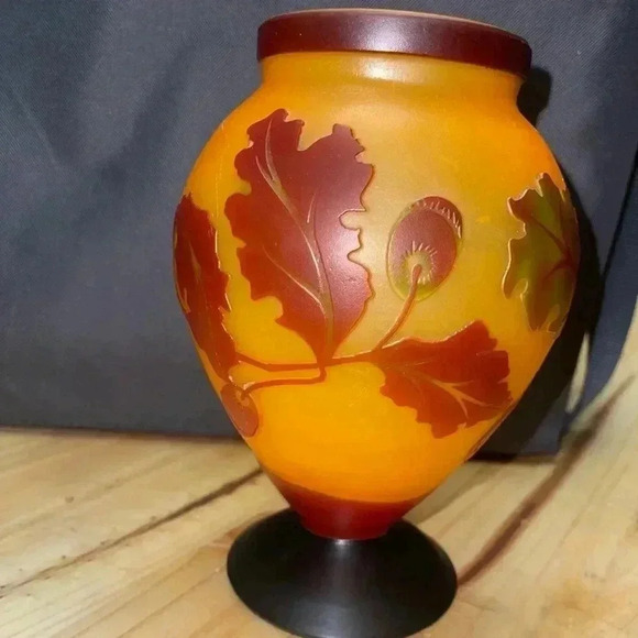 Autumn Cameo Glass Pedestal Vase Etched Carved Oak Leaf Acorns Vintage Teleflora - Picture 2 of 8